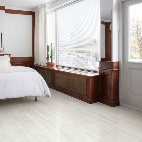Виниловый пол Quick Step Alpha Vinyl Bloom Сосна снежная AVMPU40204 AVMPU40204 фото