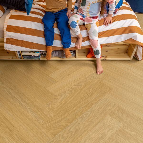 Виниловый пол Quick Step Сiro Herringbone Дуб чистый медовый AVHBU40360 AVHBU40360 фото