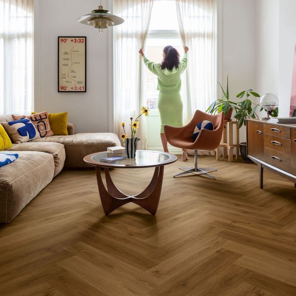 Виниловый пол Quick Step Сiro Herringbone Дуб ботанический карамельный AVHBU 40364 AVHBU 40364 фото