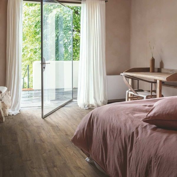 Виниловый пол Quick Step Alpha Vinyl Bloom AVMPU40199 Дуб осенний шоколад 4110 фото